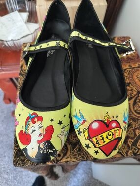 So Risque Women's 11 Yellow Tattoo Art Mary Jane Flats Heart & Pinup Design